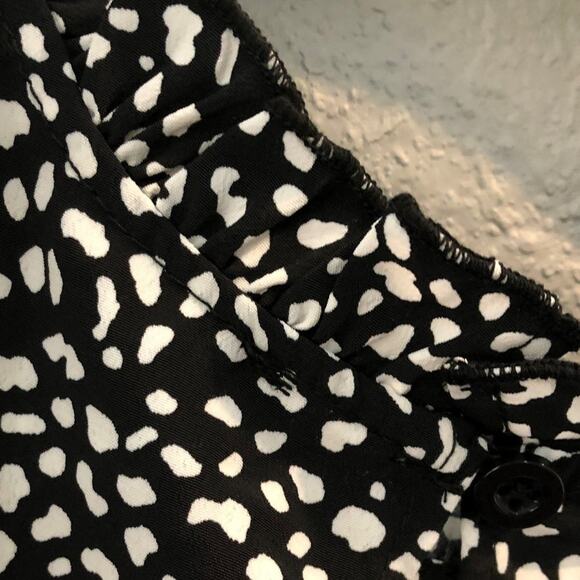 Sanctuary Small Black Lily Flutter Sleeve Smocked 100% Recycled Polyester Top - Picture 6 of 7